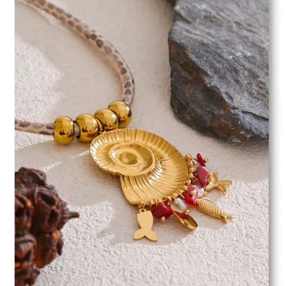 Golden Seashell Pendant Necklace – Nautical Charm with Natural Stone Accents - Picture 4 of 17